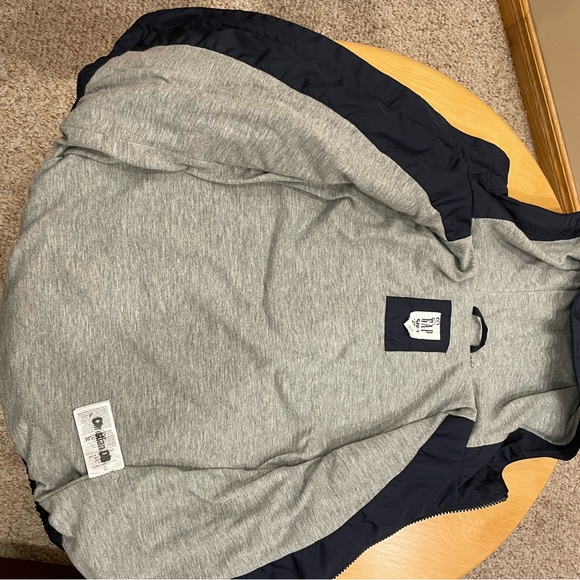Gap kids blue wind breaker (size 4-5) - Picture 4 of 4
